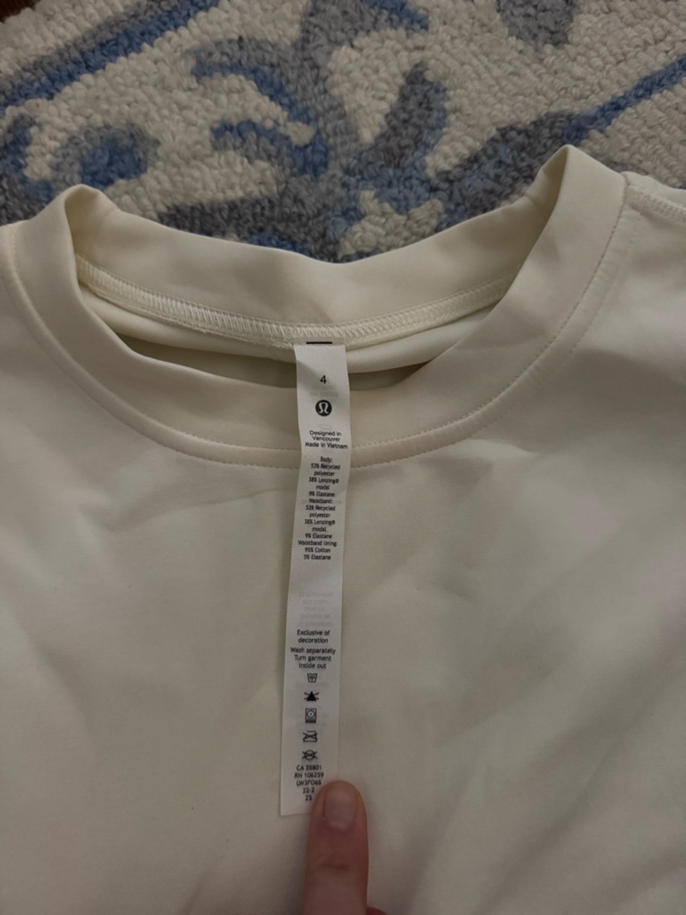 lululemon athletica Cropped Crewneck Sweatshirt in lemon sorbet softstreme - Picture 3 of 4